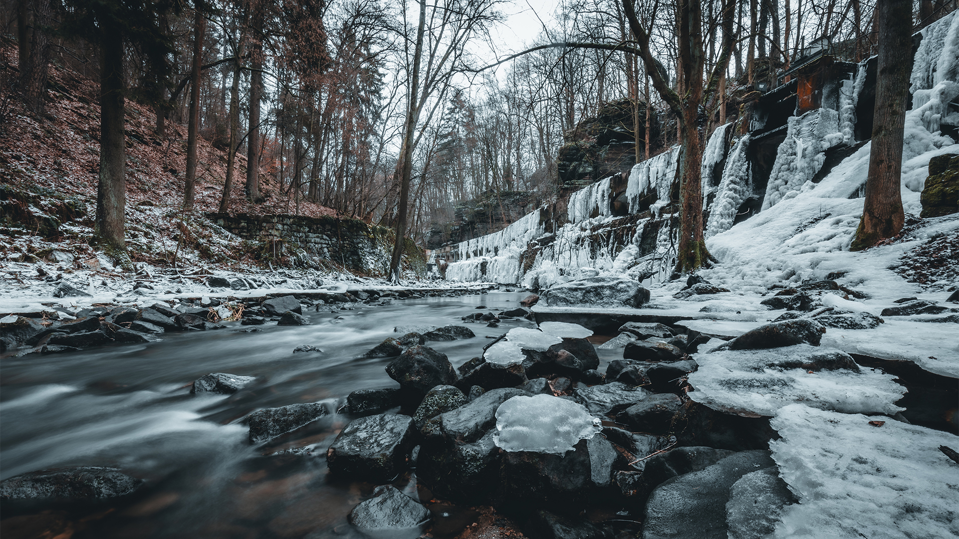 Winter am Lohmer Wasserfall